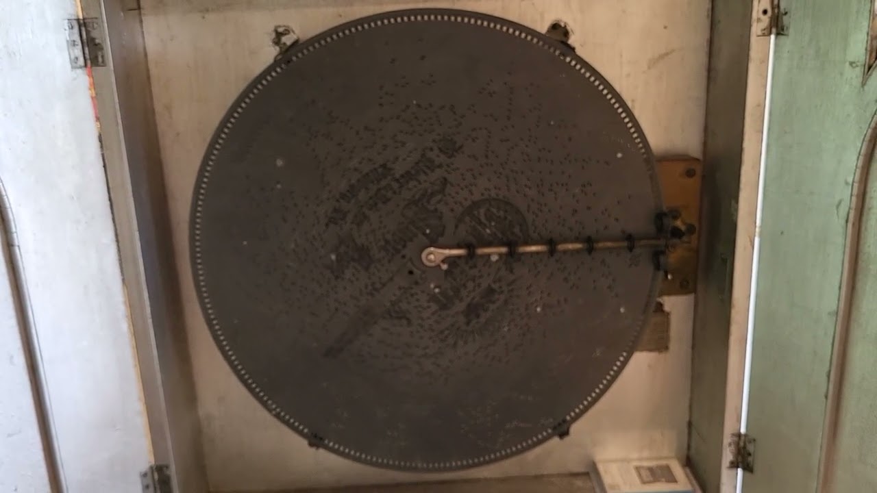Crown 20.5" music box made by FG Otto.