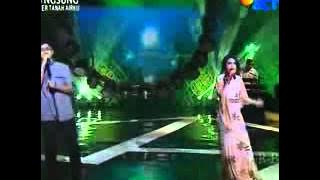 Konser 17 Tahun Ungu - Kupinang Kau Dengan Bismillah Feat Rossa