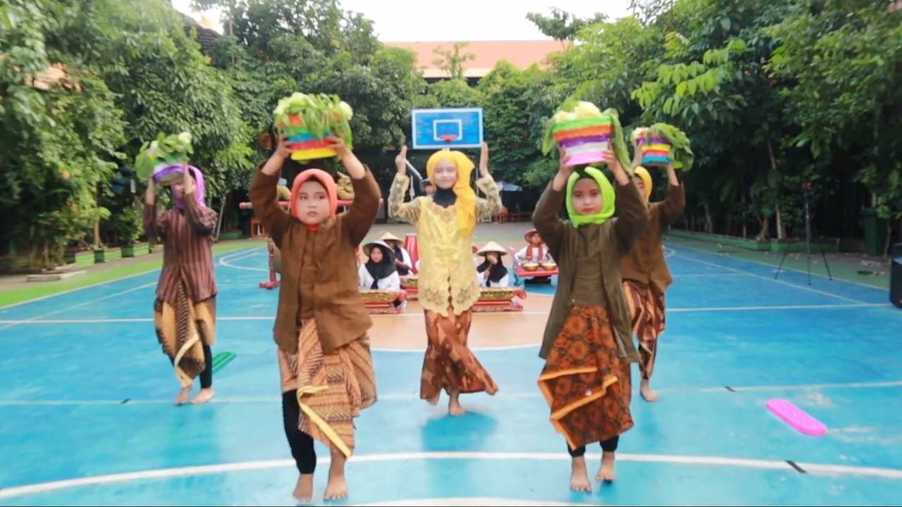 JUARA 3 LOMBA KREATIF TINGKAT KOTA SURABAYA TEMBANG DOLANAN KLS TINGGI SDN TANAH KALIKEDINDING II