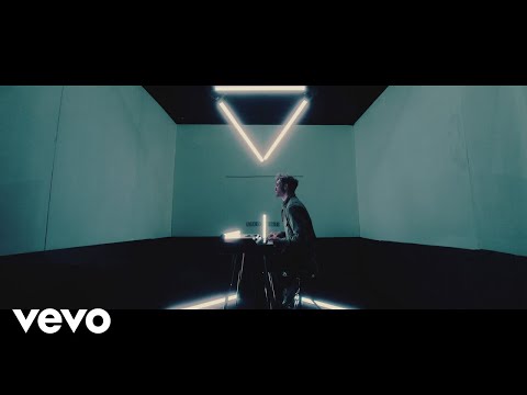 Lawson - She Don'T Even Know