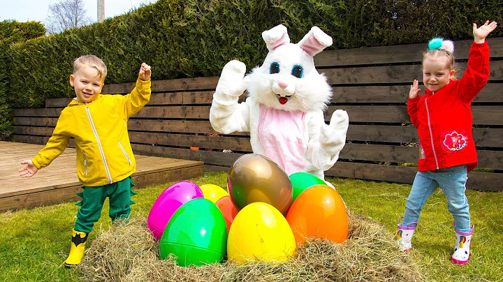 Gaby and Alex pretend play Easter Surprise Eggs Hu...