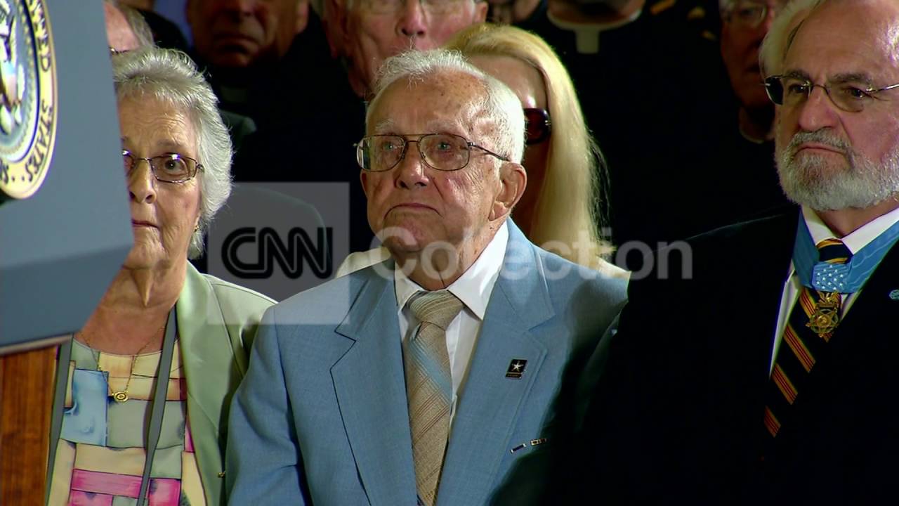 MEDAL OF HONOR CEREMONY EMOTIONAL CROWD SHOT