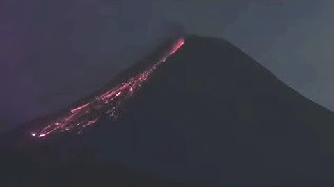 SEMBURAN LAVA DARI LETUSAN GUNUNG MERAPI !!!