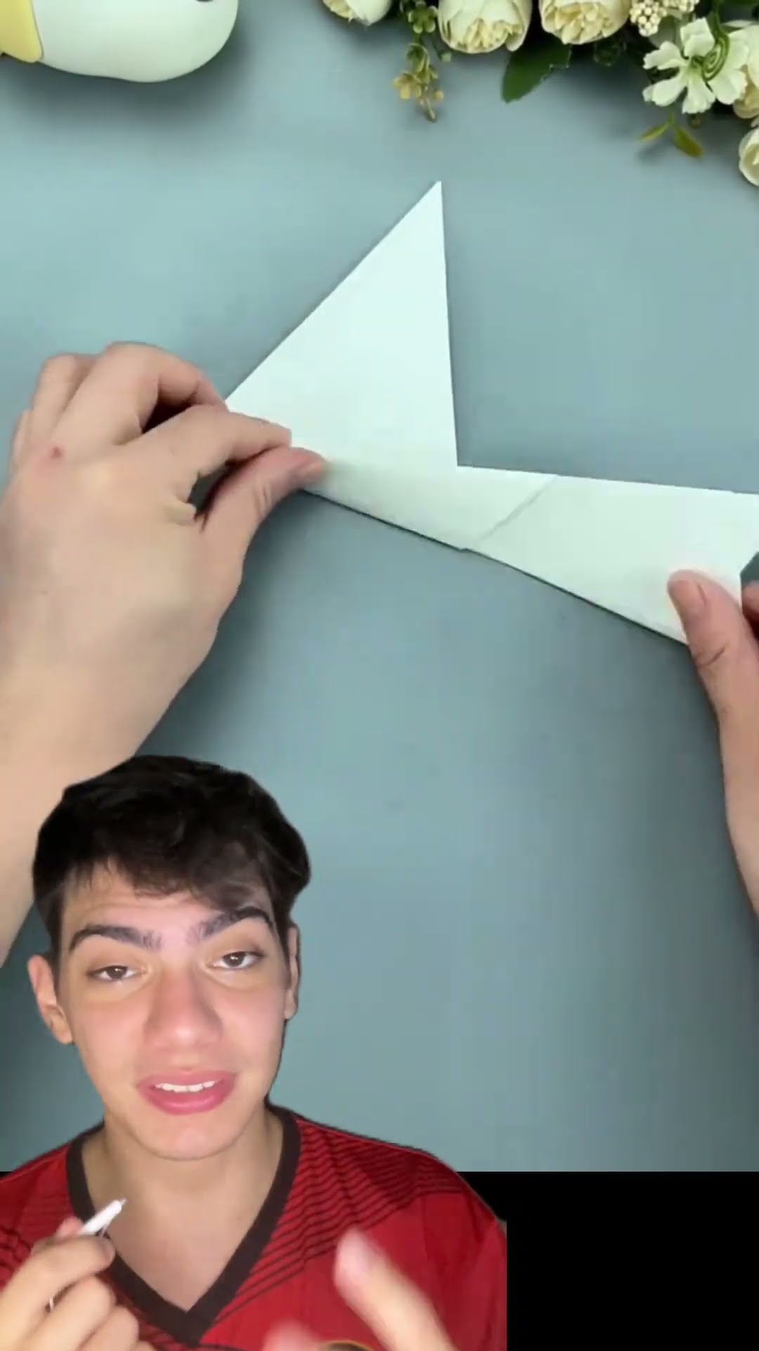 Faça o avião de papel mais forte do mundo em 20s! Dobre assim e impressione geral. ✈️?