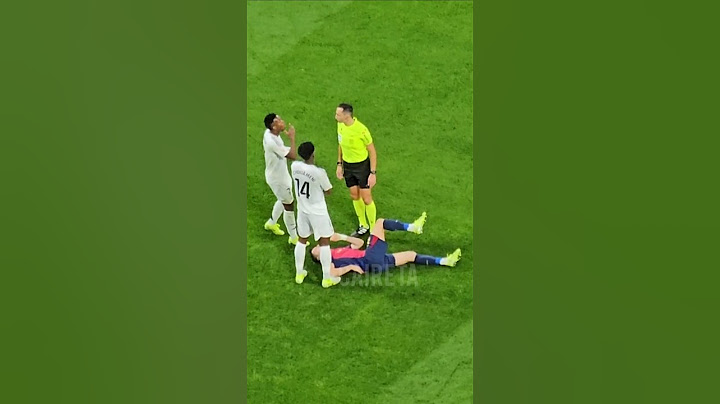 VINICIUS SE DESESPERA CON LA PÉRDIDA DE TIEMPO DEL EQUIPO RIVAL EN BERNABÉU #football #shorts