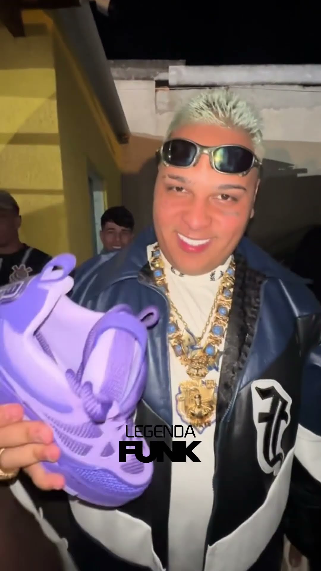 Gordão da XJ deu um tênis da Louis Vuitton para o Ryan Sp #mcryansp #gordaodaxj #brasil #dinheiro ?