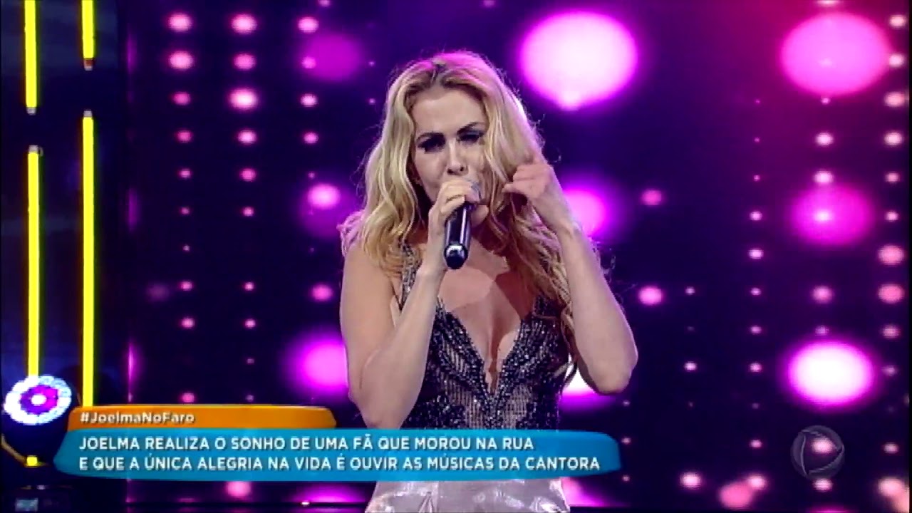 Joelma canta sucessos no palco do Hora do Faro