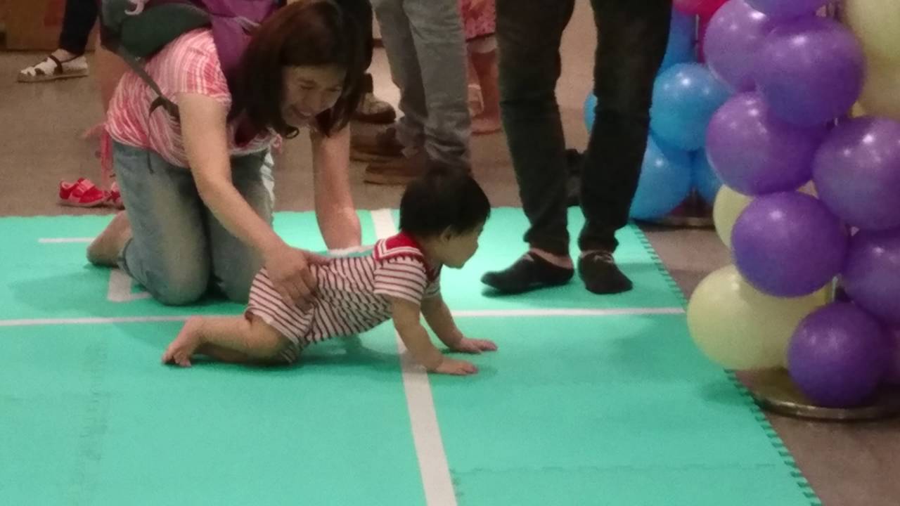 小小BB爬行比賽