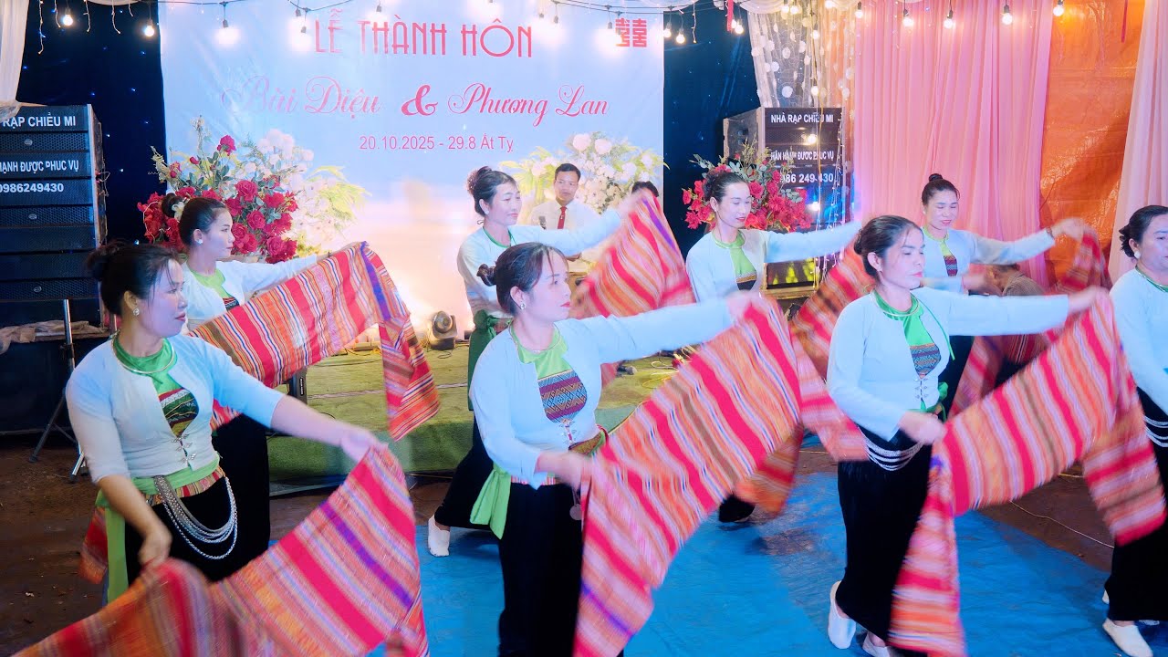 MÚA BẢN LÀNG EM, CÁC CÔ GÁI MƯỜNG XINH ĐẸP