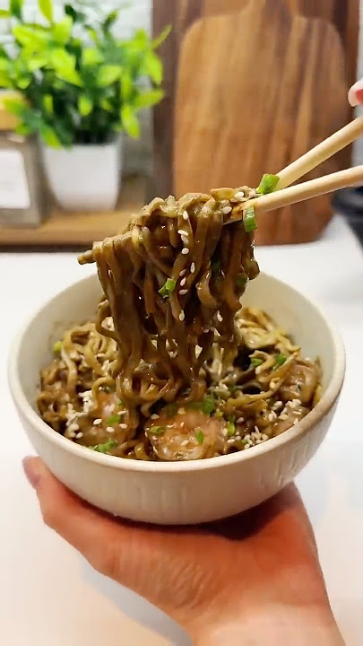 Oriental Kitchen Squid Game 🦑 Black Shrimp Noodles in 5 Min – Looks Fancy, Tastes Amazing! 🍜🔥