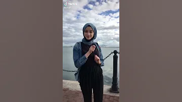 عصفورة يا جمالو عليكي سنيورة 