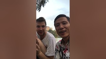 Giao lưu tiếng Đức đường phố với em người Áo