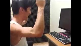 The Greatest Angry Gamers Smashes His own Computer Screen with keyboard