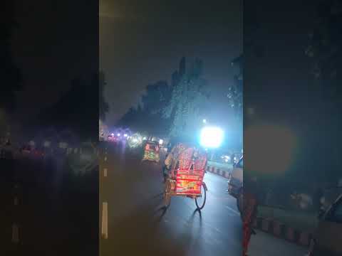 শীতের রাতে মনে হয় স্নো পরছে।
