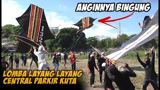 Angin Bingung Lomba Layang-Layang Di Central Parkir Kuta
