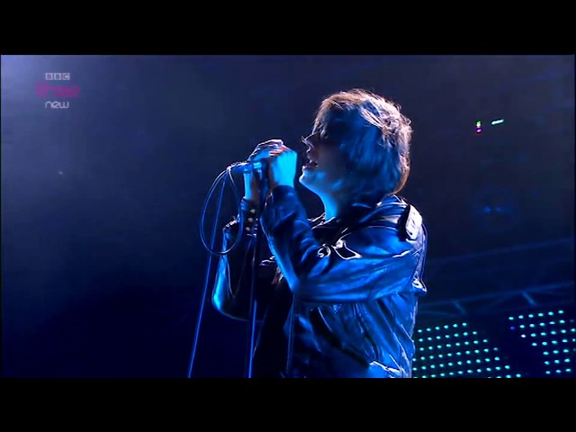 Awesome Music Videos: You Only Live Once (The Strokes) - REEL GOOD