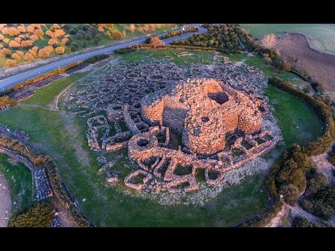 Video: Di dalam Nuraghi, Menara Batu Purba Sardinia