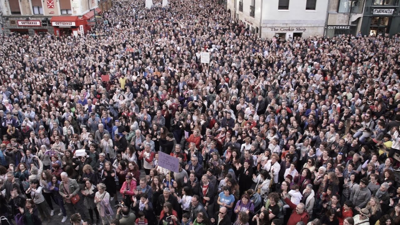 Iruñea sale a la calle indignada con la sentencia de 