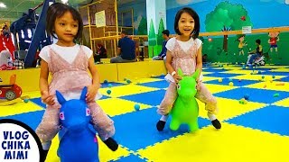 Anak Lucu Bermain Mandi Bola Naik Odong-Odong Kuda Karet di Indoor Playground Happy Kids Zone