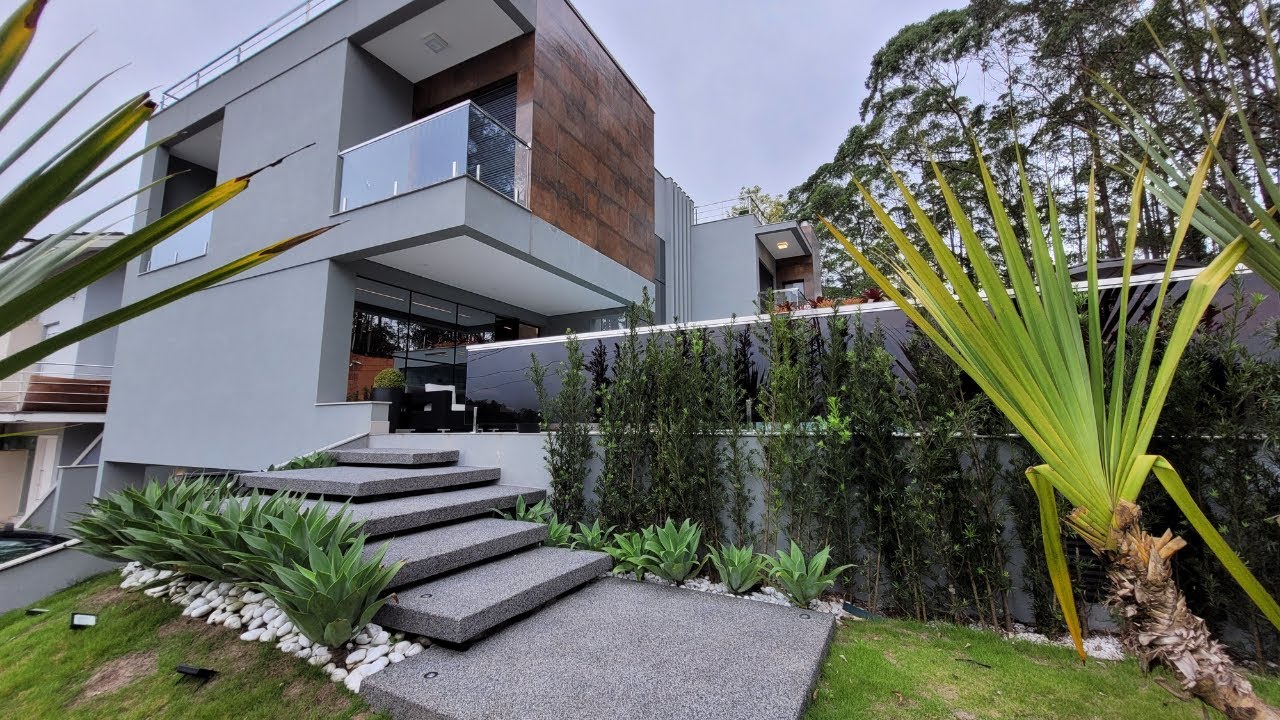 SOBRADO CINEMATOGRÁFICO COM 5 SUÍTES, 6 VAGAS NO SWISS PARK SBC/SP “TOTALMENTE MOBILIADA”