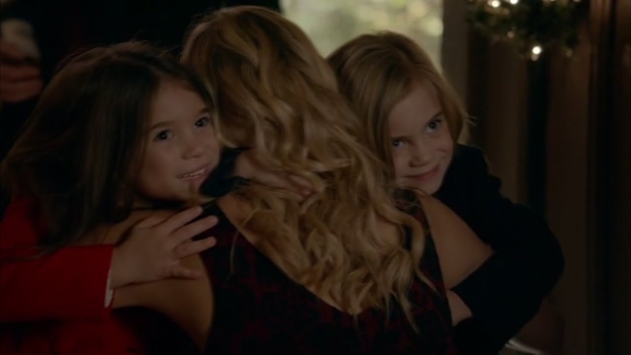 The Vampire Diaries: 8x07 - Josie and Lizzie hug Caroline, Sybil