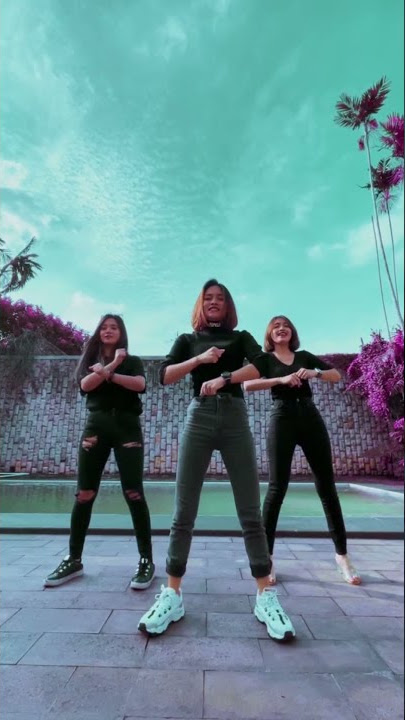 Clowy Estrop | Shorts Dance Video