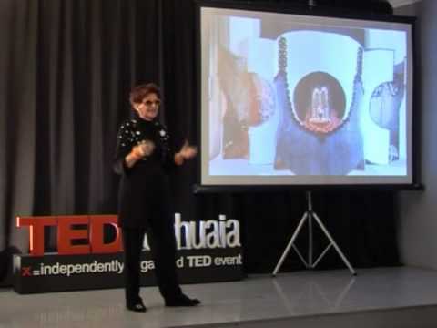 TEDxUshuaia | Dalila Puzzovio: "En busca de la ins...