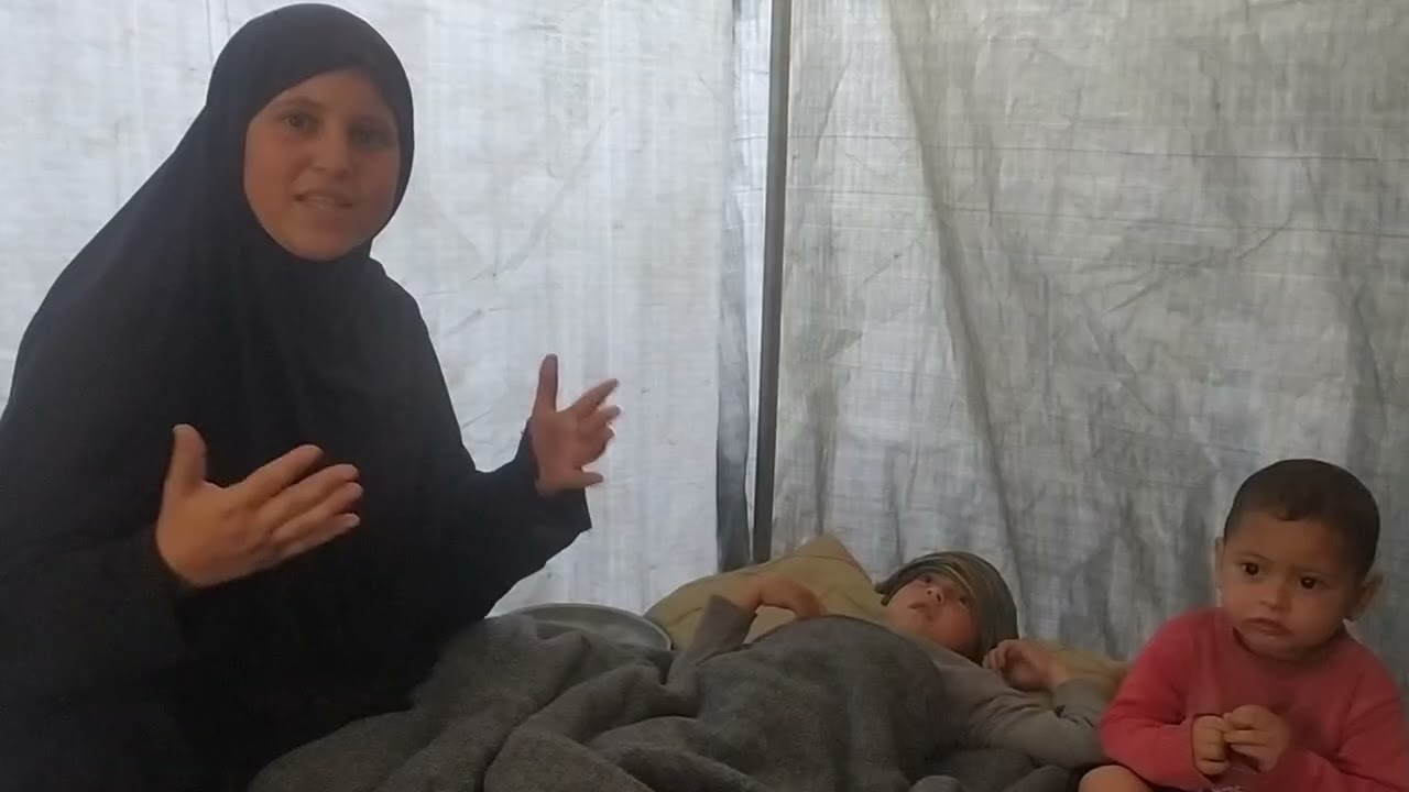 شاهدو معاناه اطفال غزة لا يستطيعون مقاومة الامراض ولا يوجد علاجات حتى يستطيعوا علاج انفسهم 