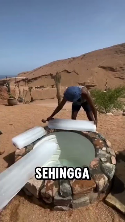 Cooling down with ice in the middle of barren land##tank #coldwater #shortvideo #shorts
