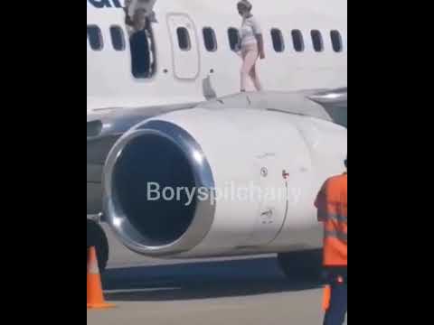 Woman Walks Onto Airplane Wing After Complaining She's "Too Hot"