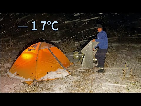 冬季騎行東北去漠河，買了牛肉大蝦帳篷裡煮飯吃，半夜下大雪了