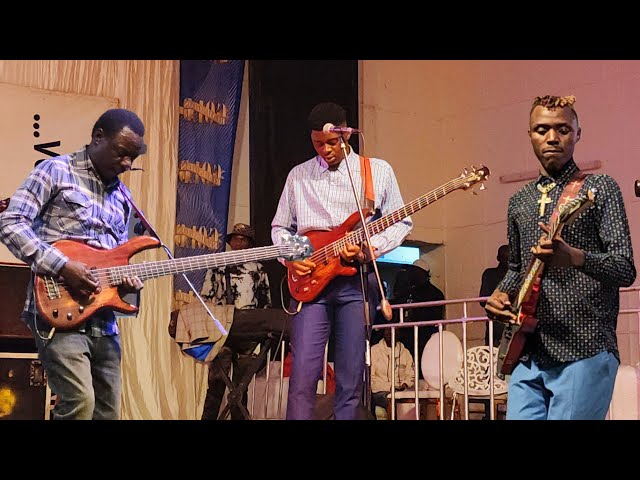 Esau, Tatenda u0026 Major Chigango Cheso Boys 1 by 1 Solo Guitar Moments Vachibvarura Wire🎸🎸🎸 At Chitwn💥 class=