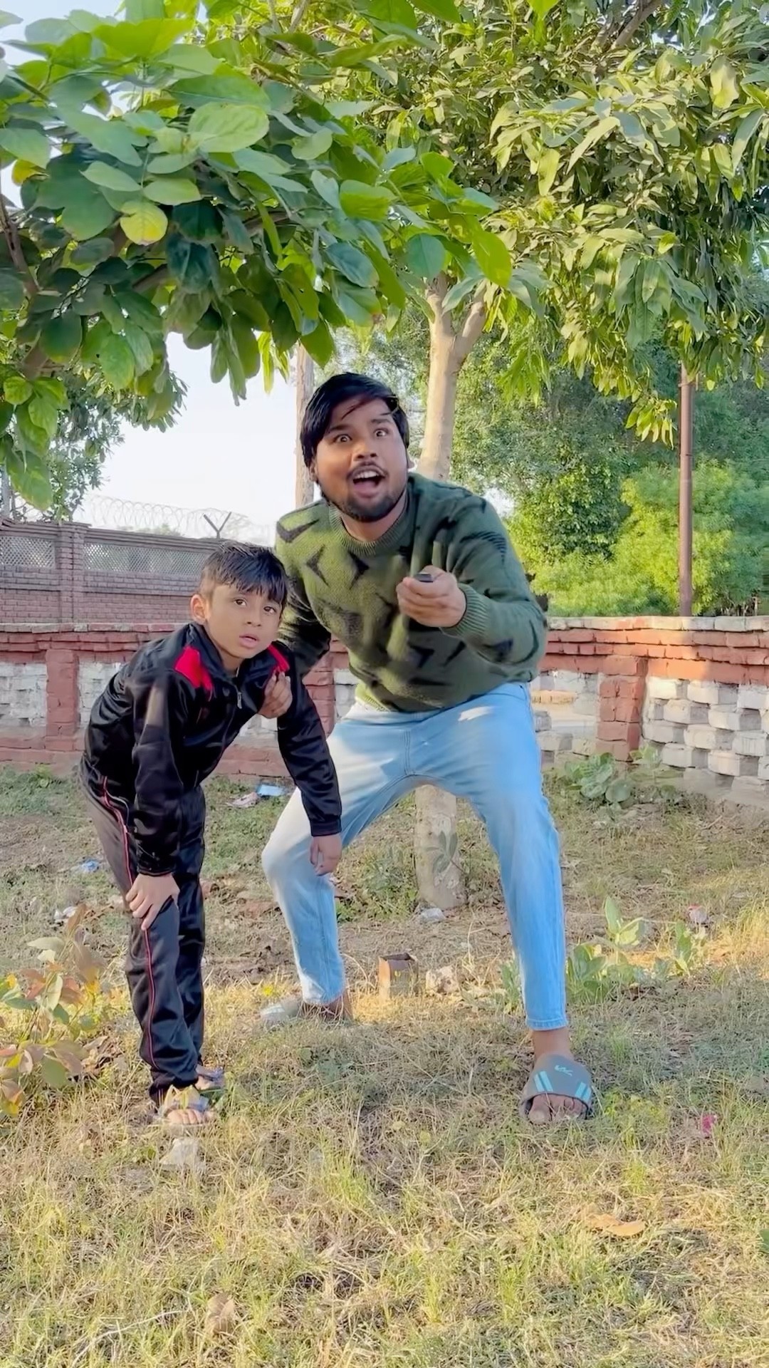 Chunnu or Puru ne Magic se kiya sabko Fridge #comedy #funny #youtubeshorts #shorts #shortsfeed