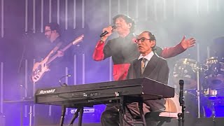 Sparks(feat.Cate Blancett),The girl is crying in her latte,live at Glastonbury festival 2023