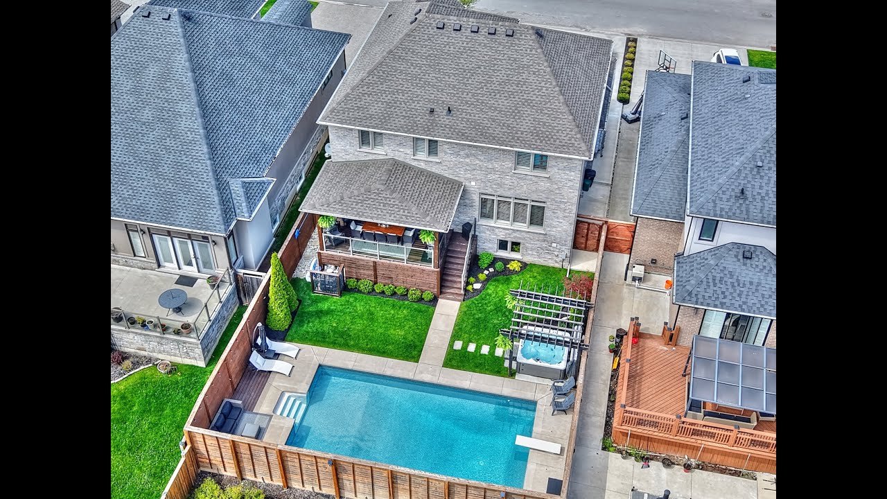 Stunning Niagara Falls Home with Pool, Hot Tub & Butler’s Pantry | 8886 Black Forest Crescent