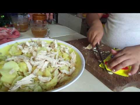 JOSE PREPARA ENSALADA DE POLLO CON PAPAS Y LECHUGA