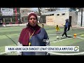 Anak Gaza Tak Menyerah, Tetap Main Bola dengan Kruk