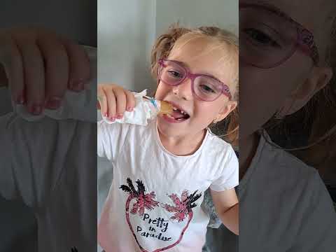 Cute girl Nilya 👧 eating ice cream ❤️ dancing
