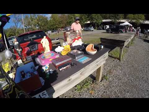 A quick walk-through of the flea market shopping finding Tons of great antiques collectibles