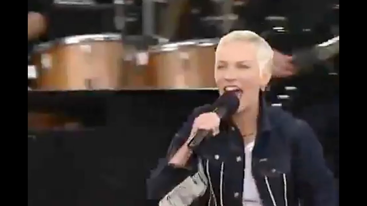 Annie Lennox  "Sisters Are Doin' It For Themselves" Live @ Party At The Palace 2002