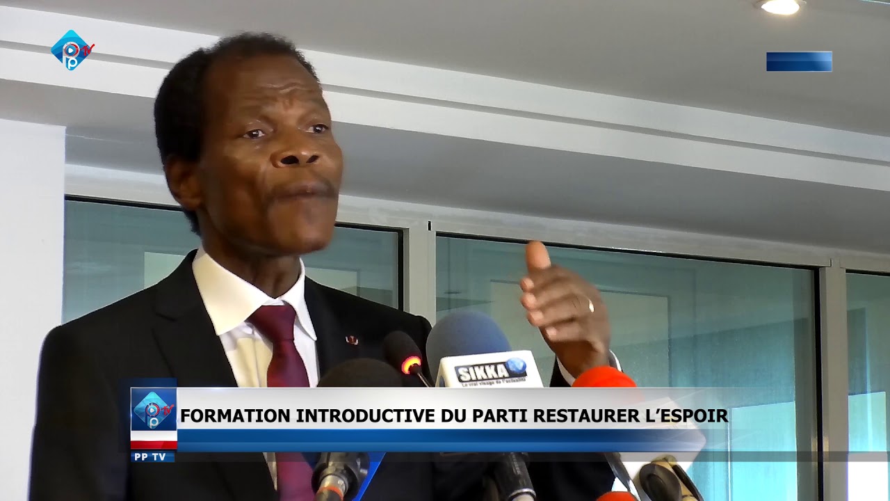 Candide AZANNAI  en concertation avec les militants de son parti