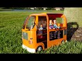 Food Truck ! Elsa & Anna toddlers - park - pet dog - turtle