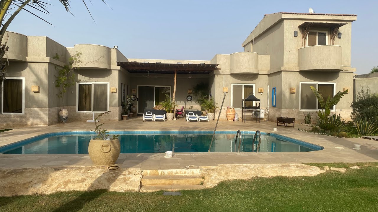 اربعة فدان الا٤قيراط مسجلة شهر عقارى من نوادر الريف الاوروبي محاطين بسور من الأربع جهات نوادر الريف