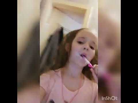 Видео: Чистим зубы и дурим в ванной.
