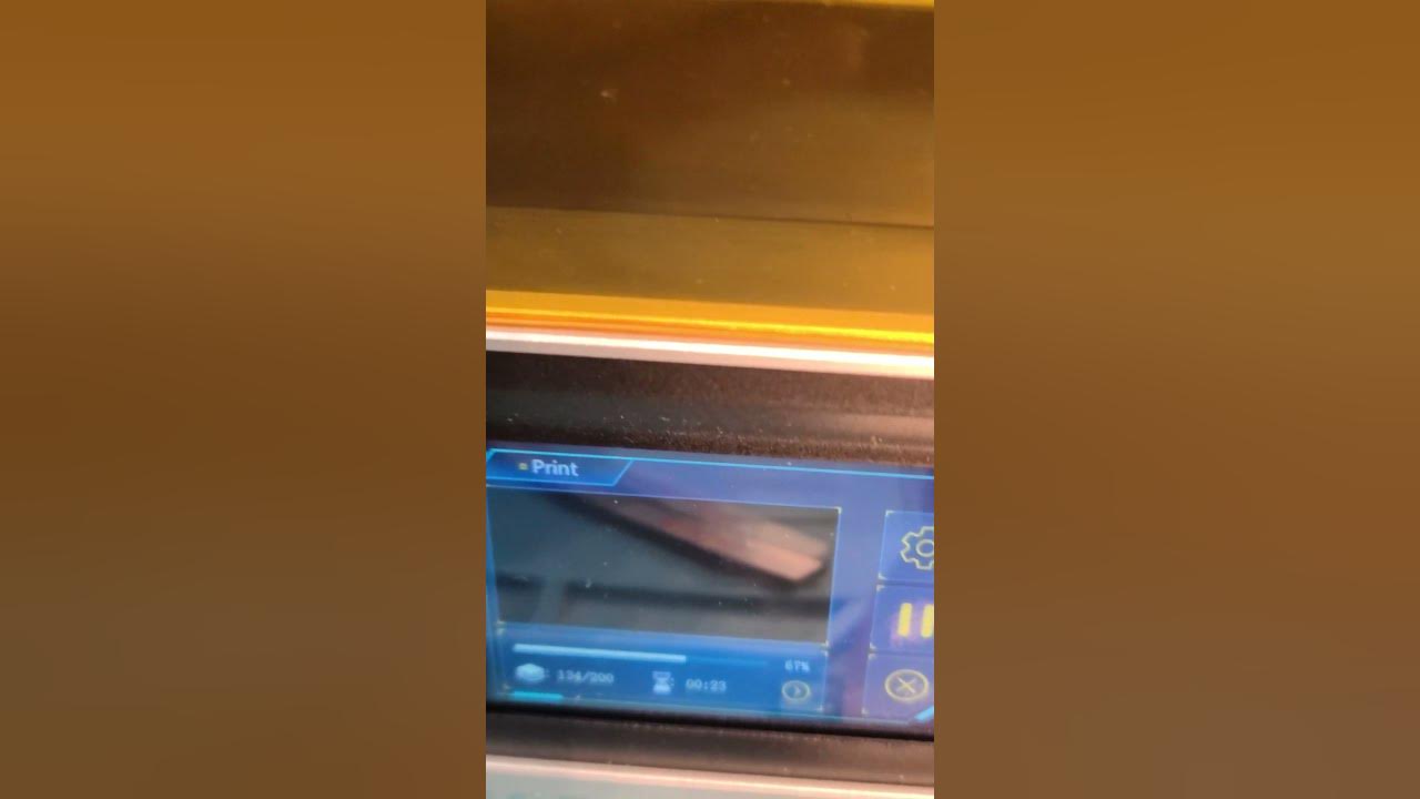 Anycubic 10x10x10mm Cube after the test print to dial in Exposure