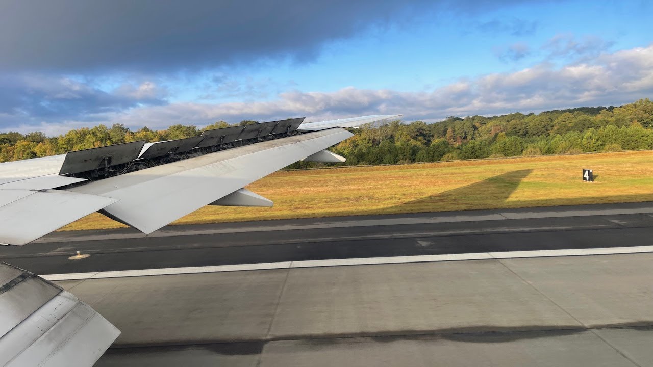 American Airlines Boeing 777-200ER Descent and Landing in Charlotte