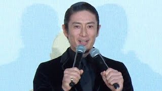 伊勢谷友介、マイクで二刀流？「現場はしんどかった」　映画「るろうに剣心　伝説の最期編」初日舞台あいさつ(2)