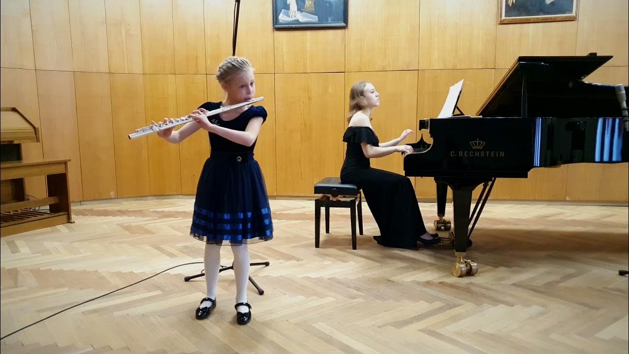 Выступление лисички
