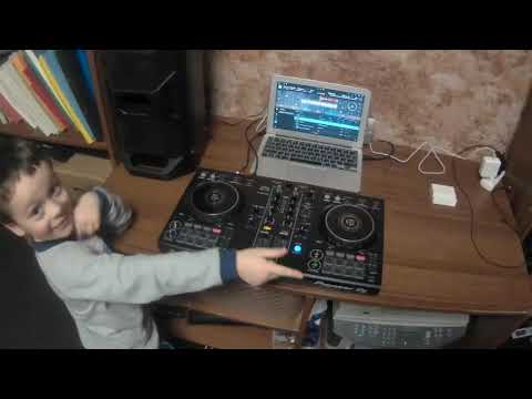 Витальчик и Pioneer ddj-400 - черный бумер