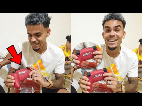 Fan surprises Luis Diaz with special Diogo Jota-themed PlayStation 5 controller - YouTube